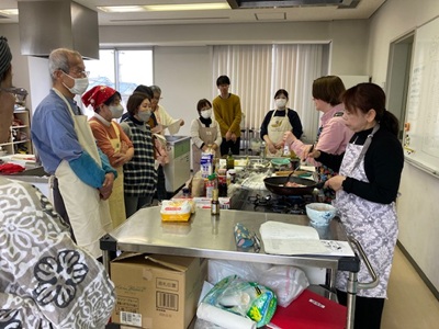 料理のデモンストレーション