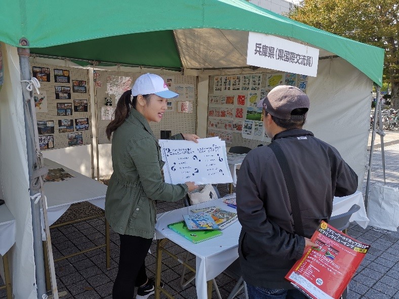 イベントブースで活躍するユアンさん